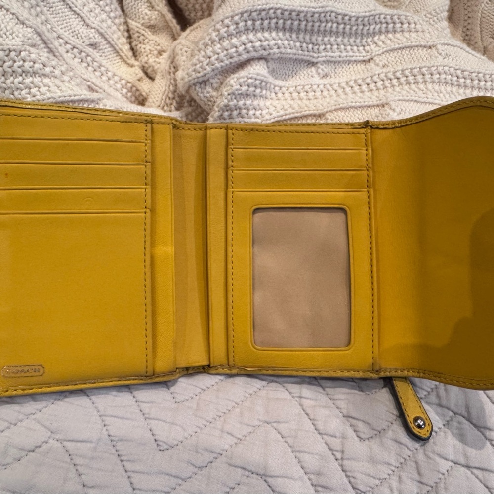 Vintage Coach Yellow Leather Wallet - Picture 4 of 7